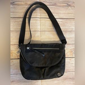 Lululemon Woodland Camo Gator Green Dark Olive Festival Bag